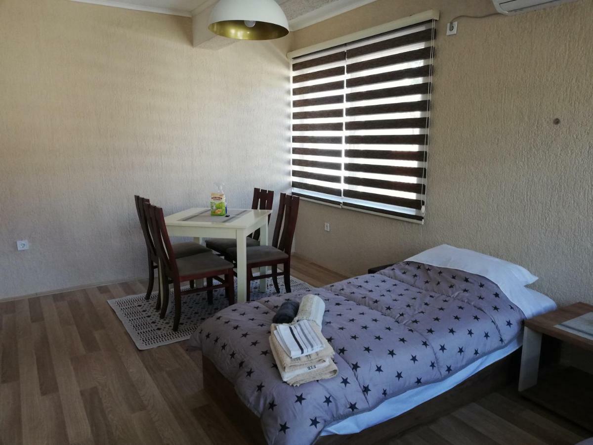 Hotel Dionis & *